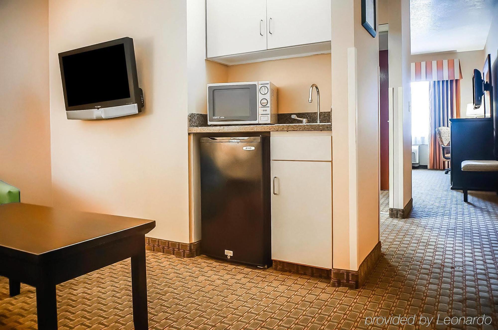 Quality Inn & Suites Roswell Exterior photo